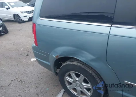 2010 Chrysler Town & Country Touring из США, поврежденный, VIN 2A4RR5DX5AR262454